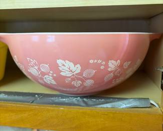 Pink gooseberry 4th vintage mixing bowl
