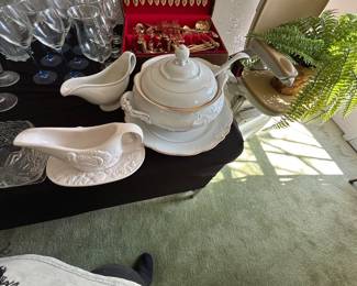 Soup taurine gray boat