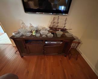 Electronics. Shop and crystal