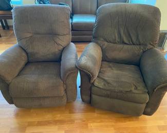 Queen Size Bed With Table And Lamp