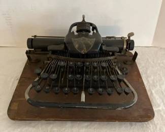  02 Antique Typewriter