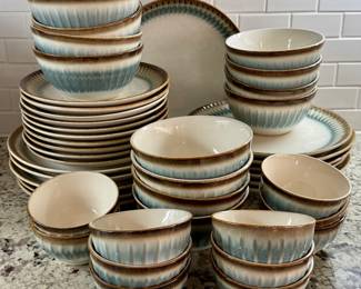 Laurie Gates Dish Set