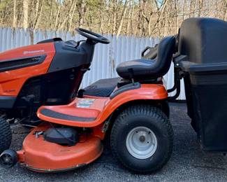 Husqvarna YTH 22V46 Riding Mower (1468 hours)