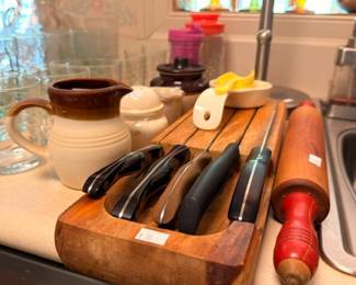 Wooden in-drawer knife block with knives and rolling pins
