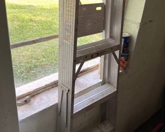 Aluminum extension ladder