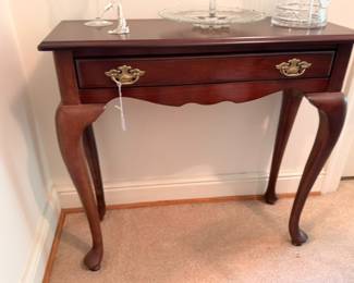 Queen Anne mahogany console entry table with single drawer