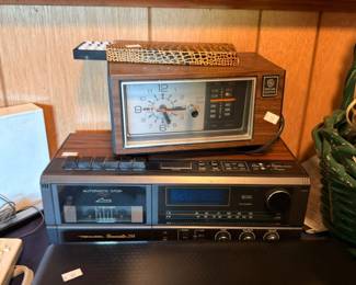 Vintage Realistic Chronsette 256 AM FM cassette stereo receiver