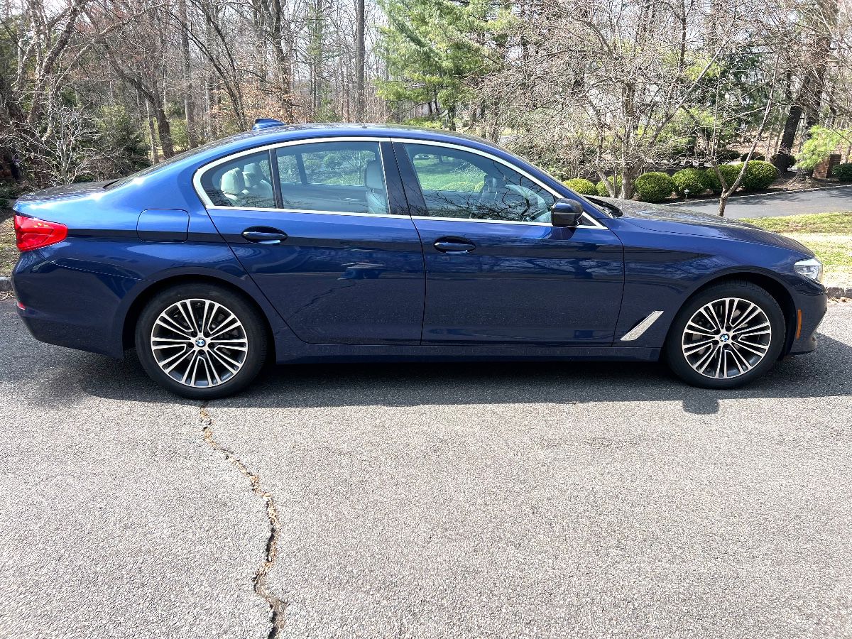 148. BMW 530i 2019 31,500 miles, (new tires)