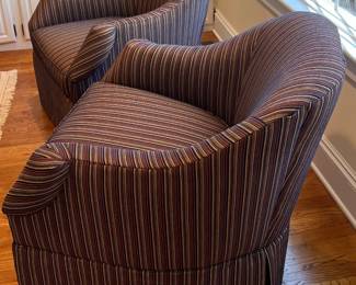 13. Pair of Hickory Chair Swivel Chair (34" x 35" x 36")