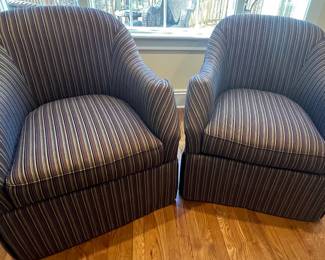 13. Pair of Hickory Chair Swivel Chair (34" x 35" x 36")