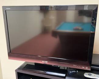 92. Sharp Aquos TV (32")