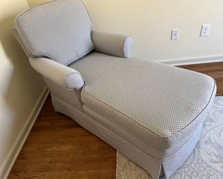 139. Chaise Lounge (52" x 27" x 37")