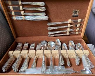 Vintage Wm. Rogers 1847 Silver Plate 68 Pieces, 5 Service " Her Majesty"