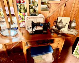Vintage Sewing Machine/Cabinet