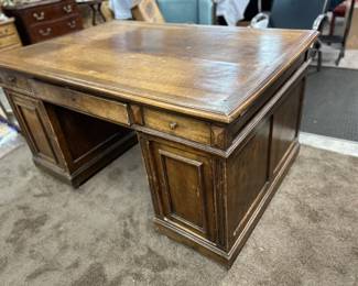 Antique American 19th century pedestal desk