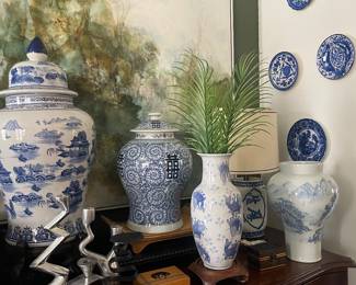 Blue & White temple Jars & Vessels 