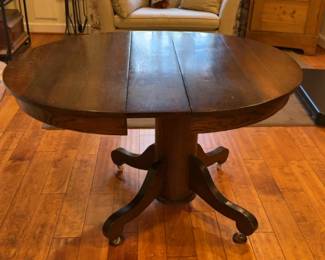 Classic Wood Pedestal Dining Table