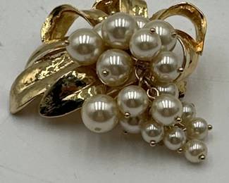 VintageStyle Brooch With A Faux Pearl Grape Bunch Motif