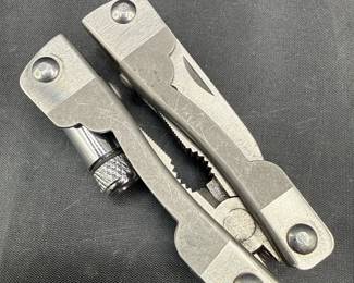 Folding Silver Tone MultiTool