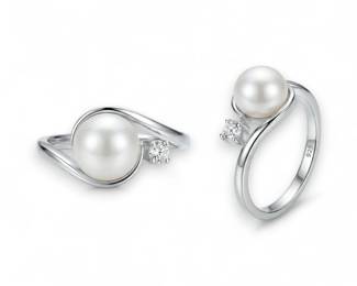 Contemporary bypass design featuring a 10mm white pearl and a small clear accent