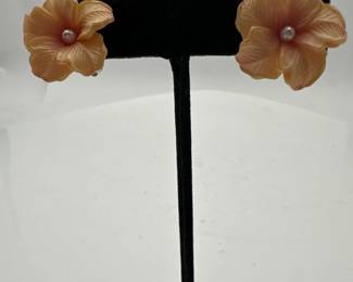 Pair Of Vintage Peach Floral ClipOn Earrings