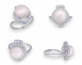 Ring with large central white pearl surrounded by a Vshaped halo of smaller cle