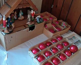 Seasonal decor items