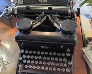 Vintage Royal Typewriters 