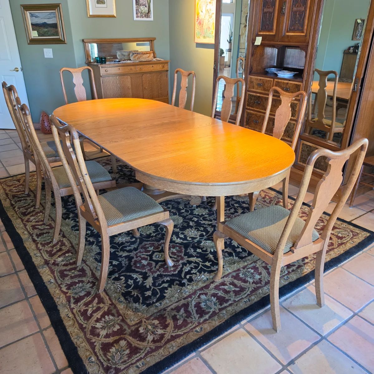 Beautiful Dining room table 45" to 105" with slides by Walter of Wabash & 8 Chairs