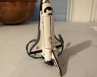 Hallmark NASA ornament, lights up ! 