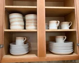 Baum stoneware dish set