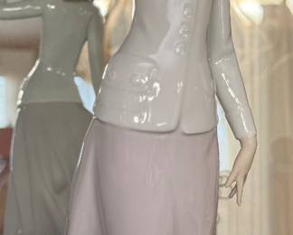 Lladro Breezy Afternoon