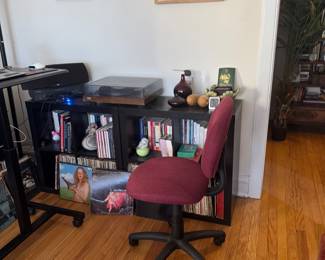 Ergonomic Office Chair with Burgundy Upholstery and Rolling Base