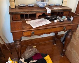 Antique Mahogany Spinet Desk – Slant-Front Secretary with Cubby Interior
