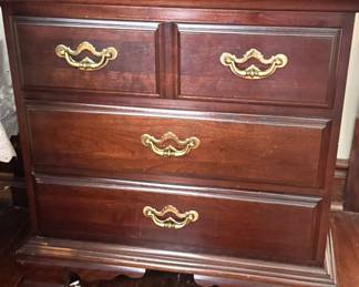 $250 - Thomasville Solid Wood 3 Drawer Nightstand Traditional Mahogany Bedside Table