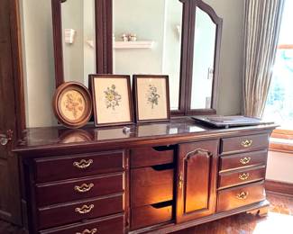 $500 - Thomasville Vintage Mahogany Triple Dresser with Tri-Fold Mirror