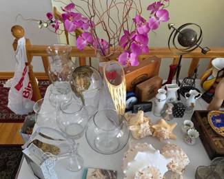 Vases and decorations 