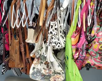 Many purses!