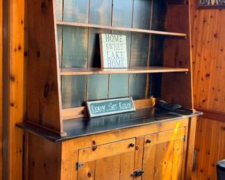 Step Back pine display shelf
