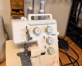 Bernette Bernina Funlock 004D Serger Overlock Sewing Machine