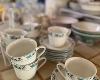 VINTAGE NANJING FINE BONE CHINA CUPS AND SAUCERS