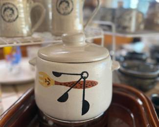 VINTAGE MCM WEST BEND STONEWARE POTTERY BEAN POT