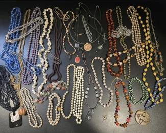 Costume Jewelry Lot 1 Necklaces