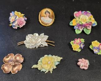 Vintage Feminine Jewelry