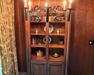 Bookshelf/Cabinet, Decor