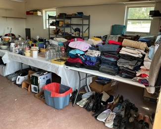 Misch clothes, shoes and kitchen stuff