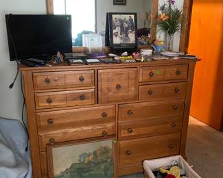 Gorgeous dresser (can be part of a matching bedroom set)