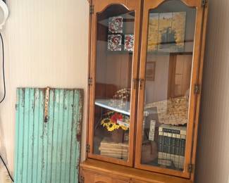small display cabinet, decor