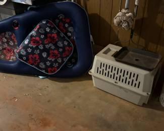 pool floatie, small animal crate