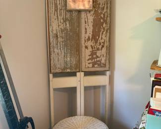 decor, wicker seat